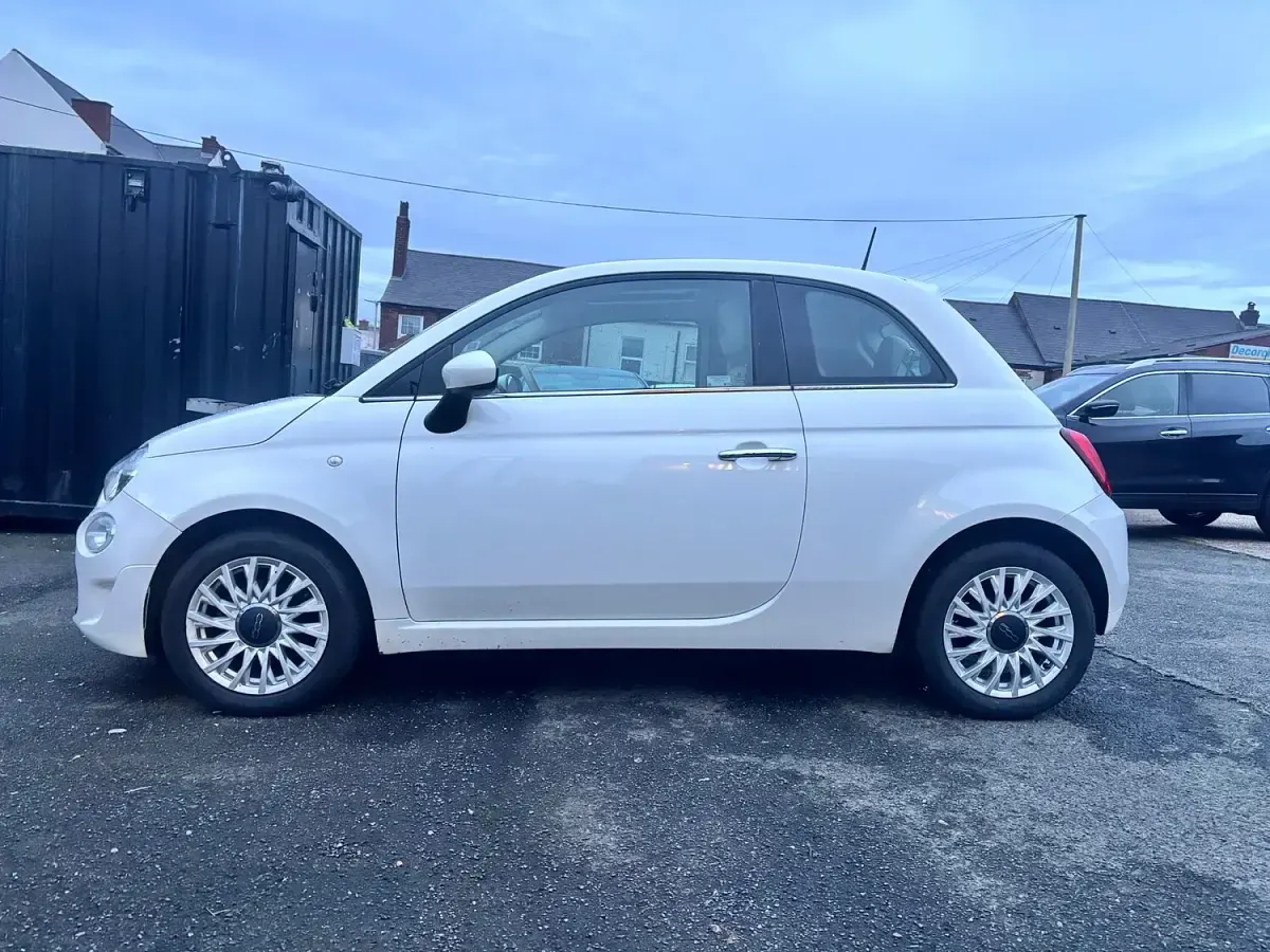 Used Fiat 500 Lounge 69 HP (50 kW) 2017 White Hatchback