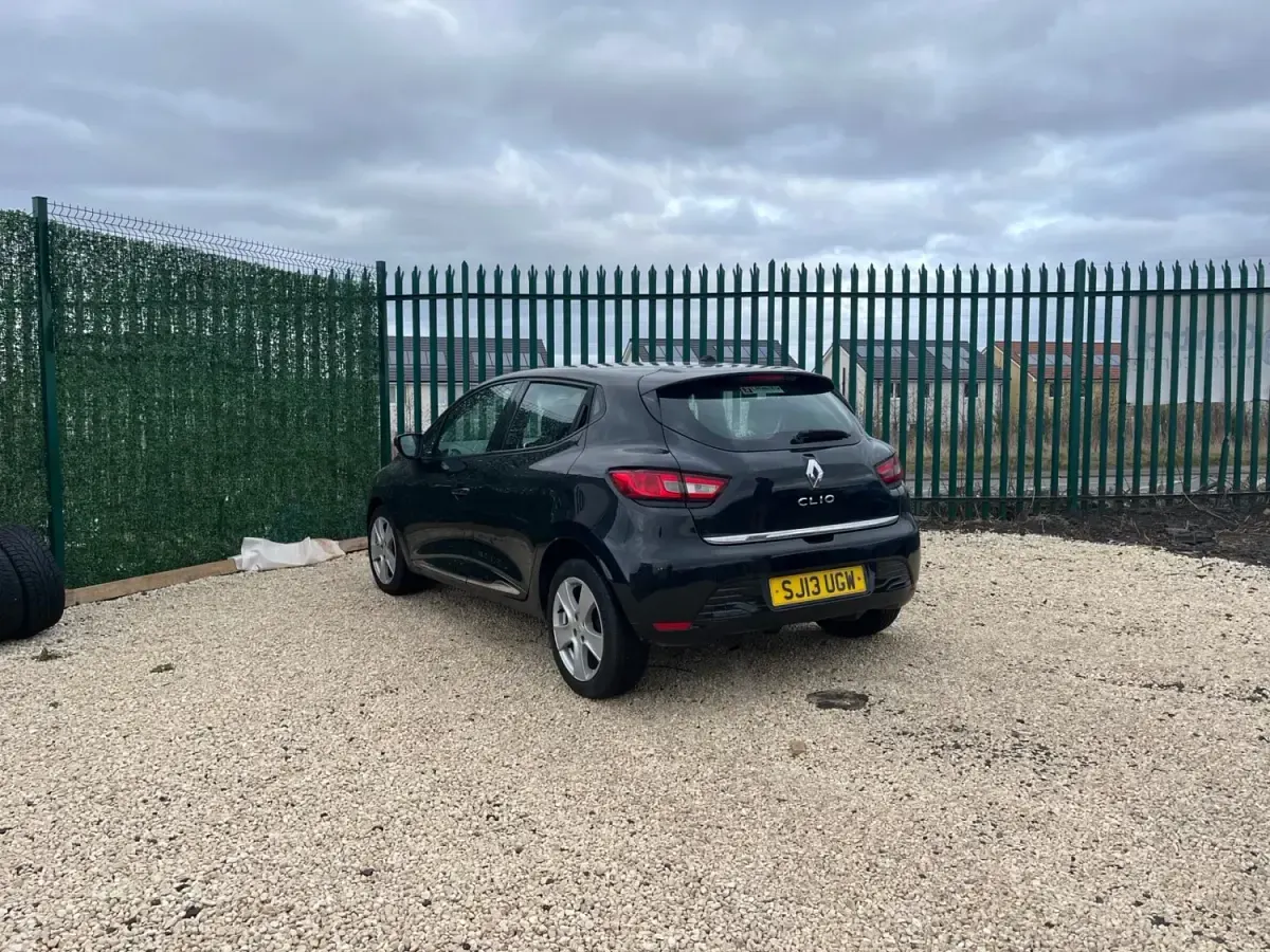 Usado Renault Clio IV Dynamique 75 HP (55 kW) 2013 Preto Citadino
