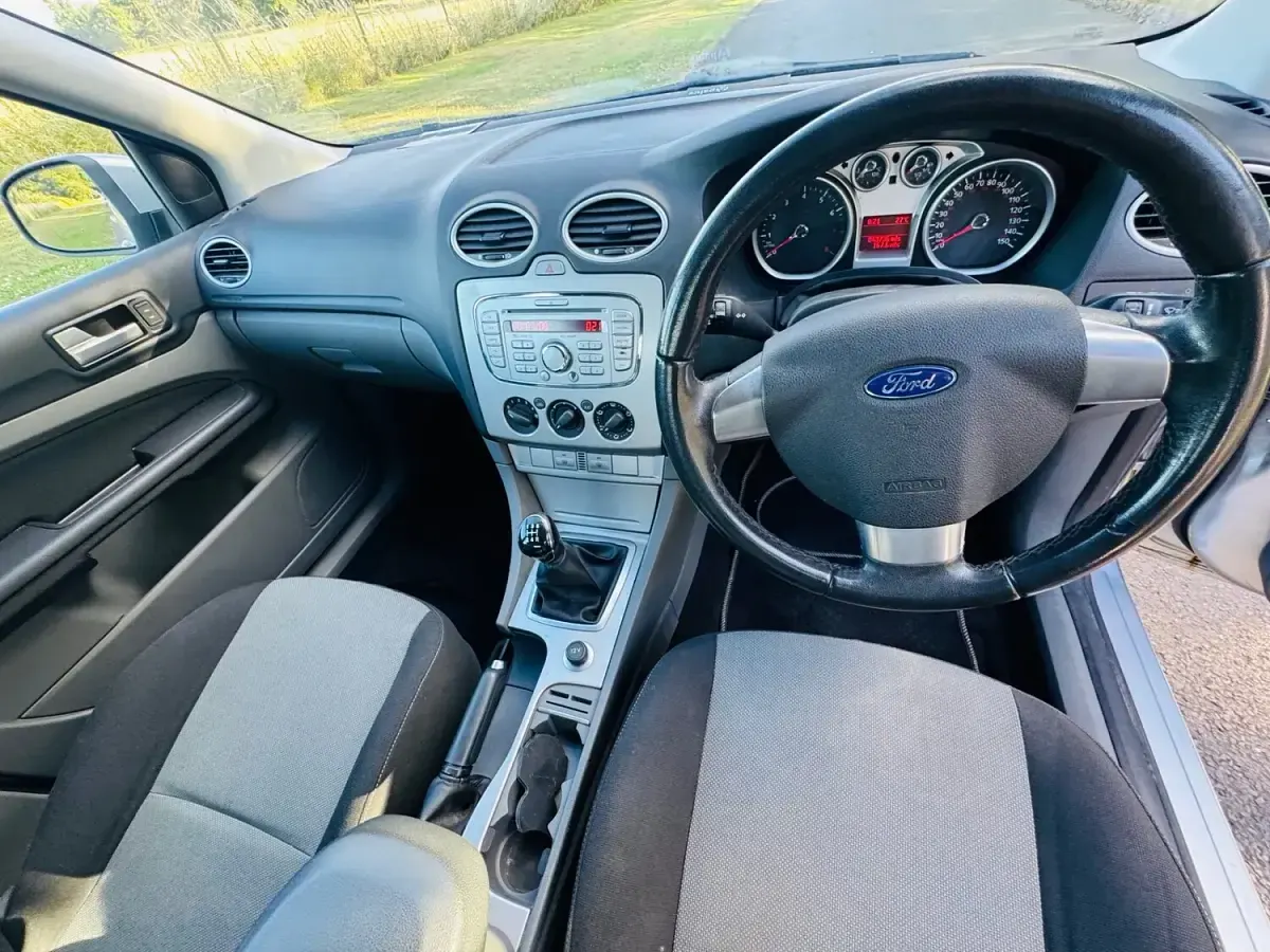 Used Ford Focus Zetec 2009 Silver Hatchback