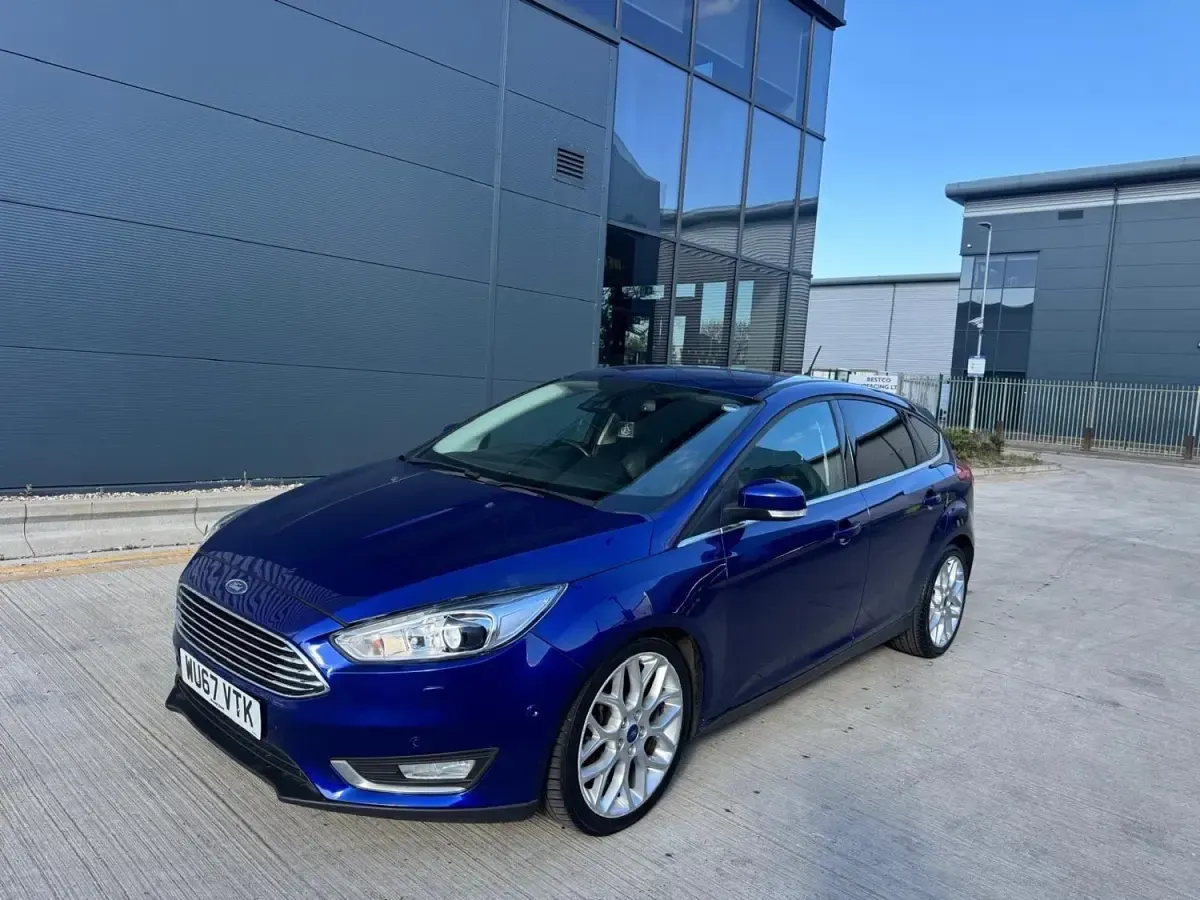Usado Ford Focus Titanium X 120 CV (88 kW) 2018 Azul Utilitario