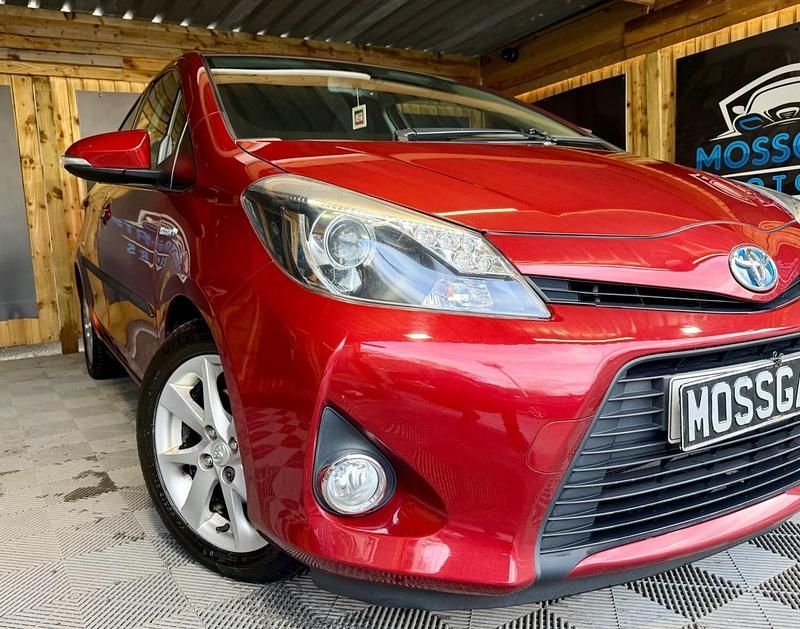 Used Toyota Yaris Hybrid 2012 Red Hatchback
