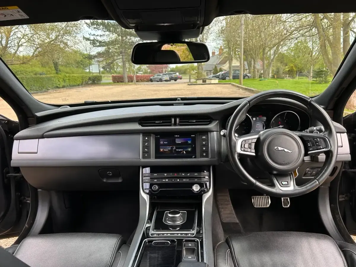 Begagnad Jaguar XF R-Sport 2017 Grå Sedan