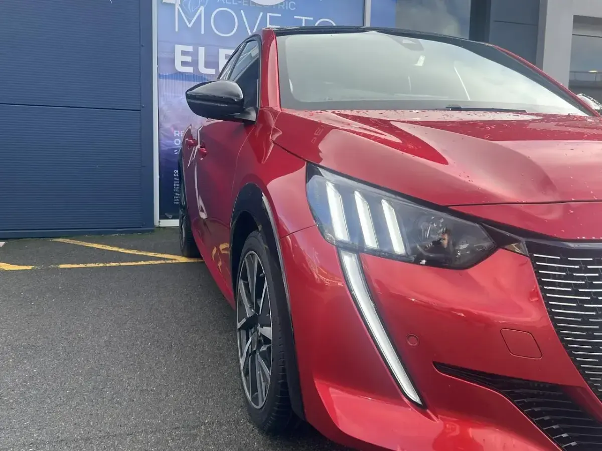 Używany Peugeot 208 GT-line 99 KM (72 kW) 2020 Czerwony Hatchback
