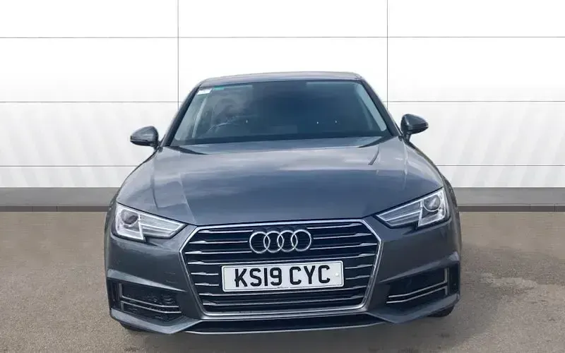 Usado Audi A4 Comfort 150 CV (110 kW) 2019 Gris Berlina