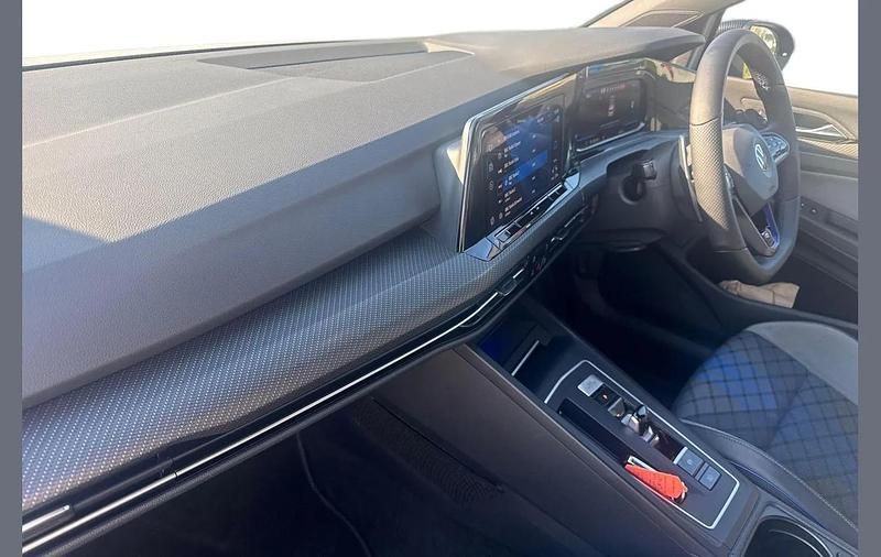 Used VW Golf VIII R 320 HP (235 kW) 2021 White Hatchback