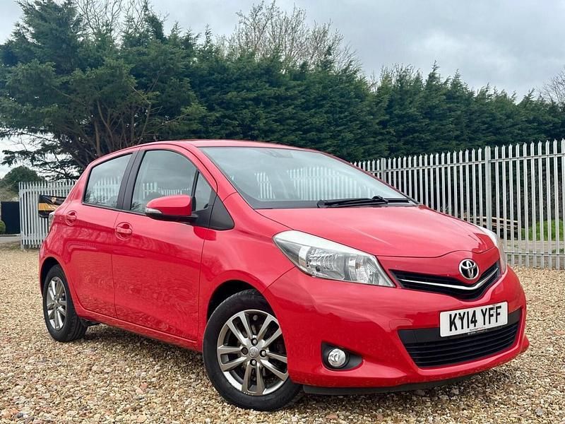 Used Toyota Yaris Plus 99 HP (72 kW) 2014 Red Hatchback