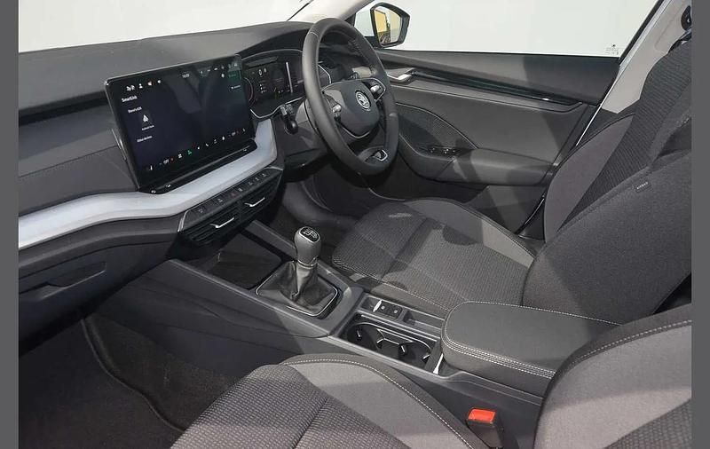 Used Skoda Octavia SE Technology 114 HP (83 kW) 2024 Moon white metallic Estate