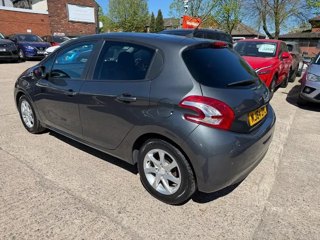 Used Peugeot 208 Style 82 HP (60 kW) 2014 Grey Hatchback