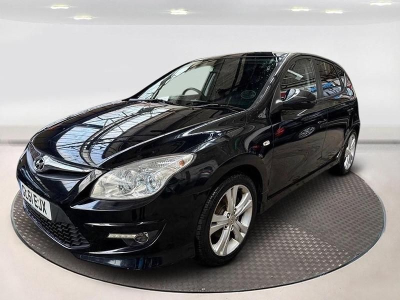 Black Used 2011 Hyundai i30 Premium Hatchback | £4,499 (Fair price) - Image 1/2
