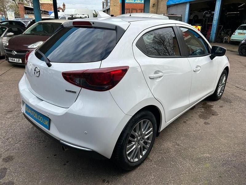 Used Mazda 2 Inclusive 90 HP (66 kW) 2022 White Hatchback