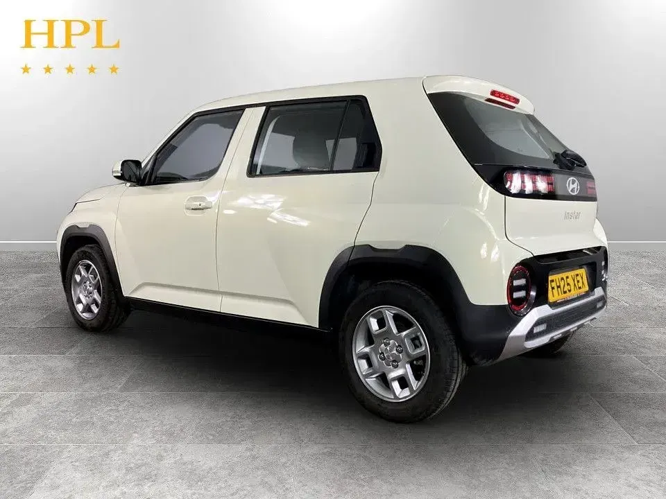 Usado Hyundai Inster 85 kW (116 CV) 2025 Beige Utilitario