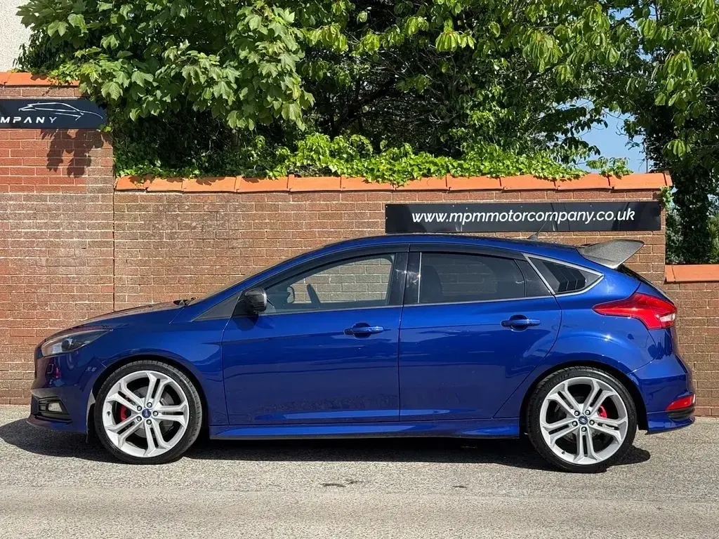 Used Ford Focus ST 185 HP (136 kW) 2018 Blue Hatchback