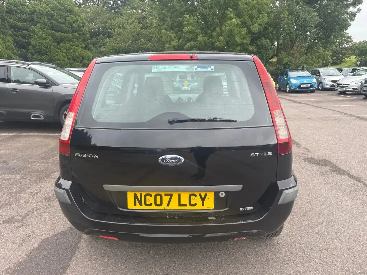 Used Ford Fusion Style 68 HP (50 kW) 2007 Black Hatchback