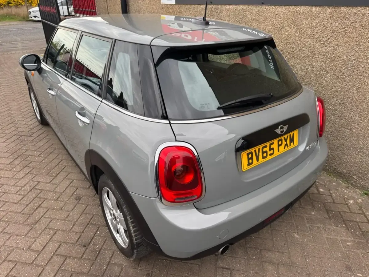 Begagnad Mini Cooper D Hatch 2015 Grå Halvkombi