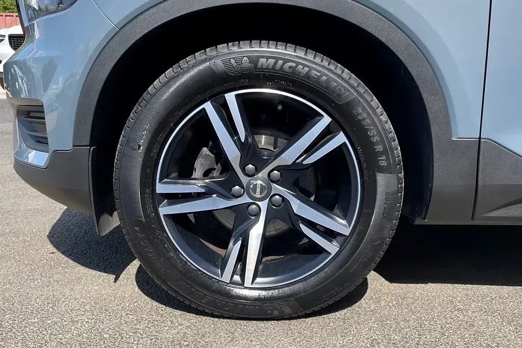 Used Volvo XC40 R-Design 161 HP (118 kW) 2022 Grey SUV