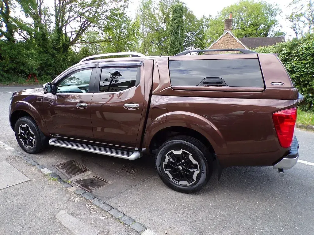 Używany Nissan Navara Tekna 190 KM (139 kW) 2019 Brązowy Pickup