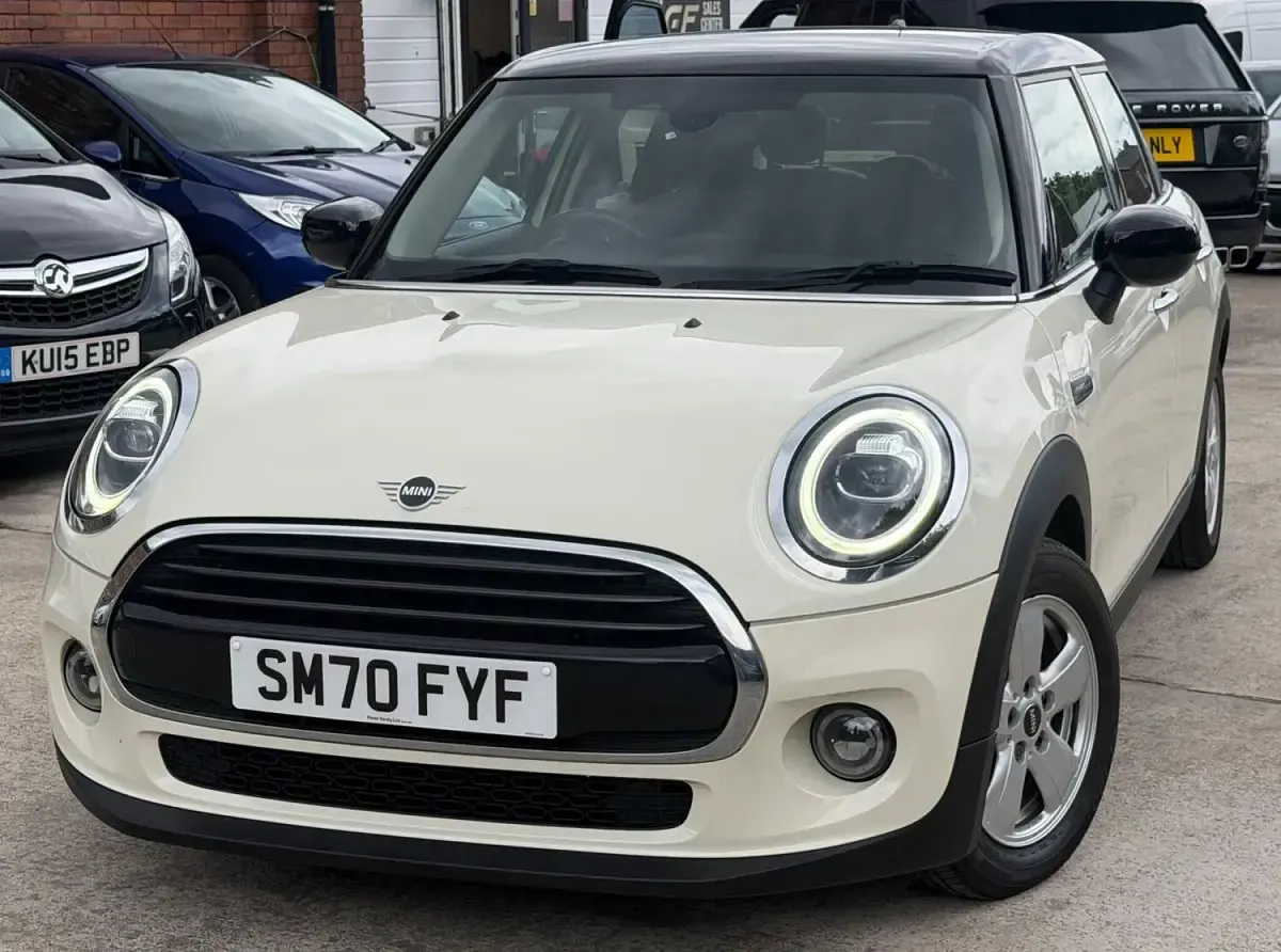 Used Mini Cooper Classic 134 HP (98 kW) 2020 White Hatchback