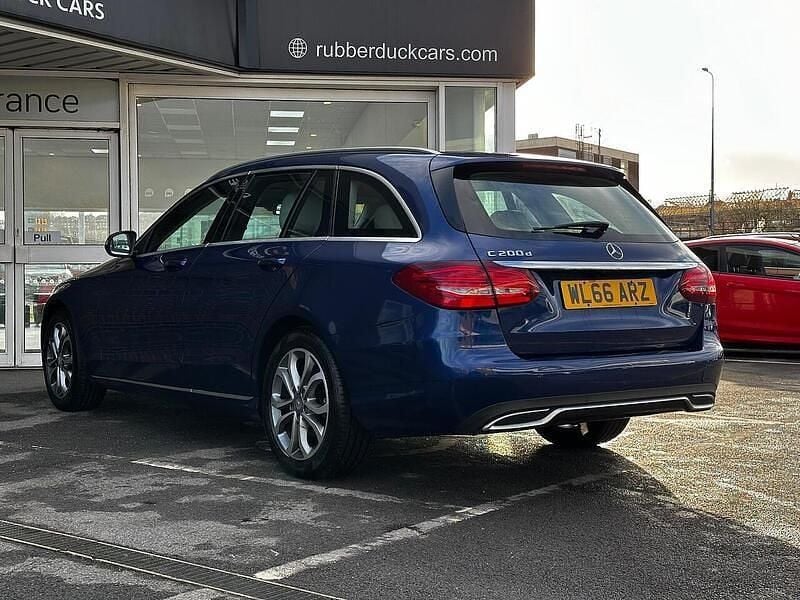 Used Mercedes C200 136 HP (100 kW) 2016 Blue Estate