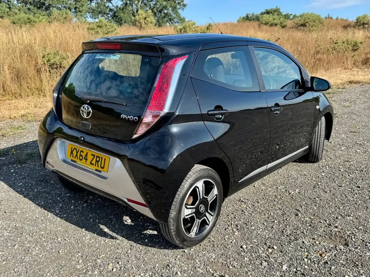 Used Toyota Aygo X-clusiv 68 HP (50 kW) 2014 Black Hatchback
