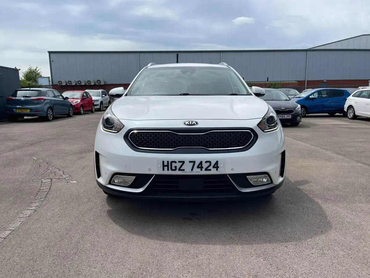 Used Kia Niro First Edition 141 HP (103 kW) 2017 White SUV