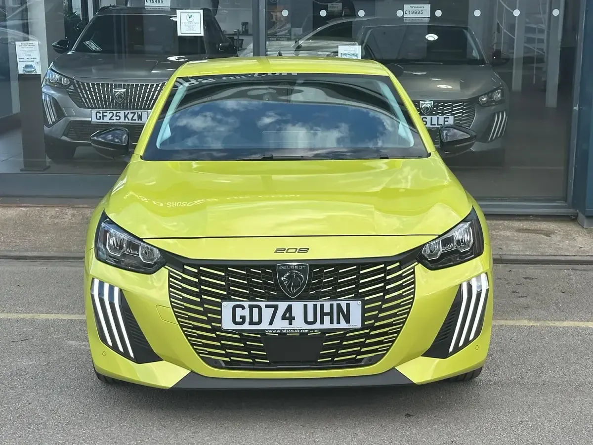 Used Peugeot 208 Allure 100 HP (73 kW) 2025 Yellow Hatchback