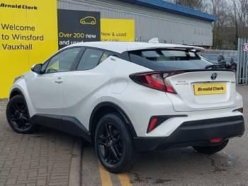 Used Toyota C-HR 122 HP (89 kW) 2023 White SUV