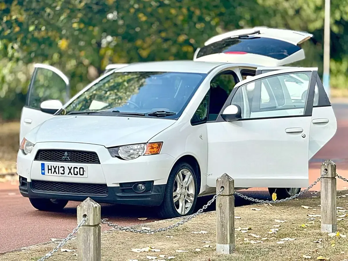 Used Mitsubishi Colt 94 HP (69 kW) 2013 White Hatchback