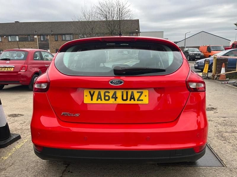 Used Ford Focus Titanium 115 HP (84 kW) 2015 Red Hatchback