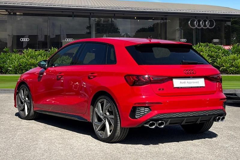 Usado Audi S3 Sportback Black Edition 310 HP (228 kW) 2023 Vermelho Citadino
