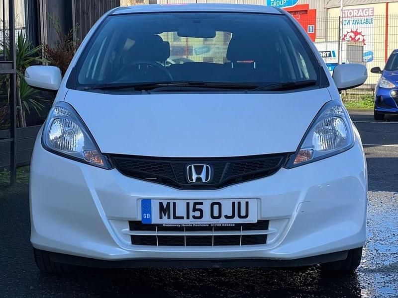 Używany Honda Jazz ES 99 KM (72 kW) 2015 Biały Hatchback