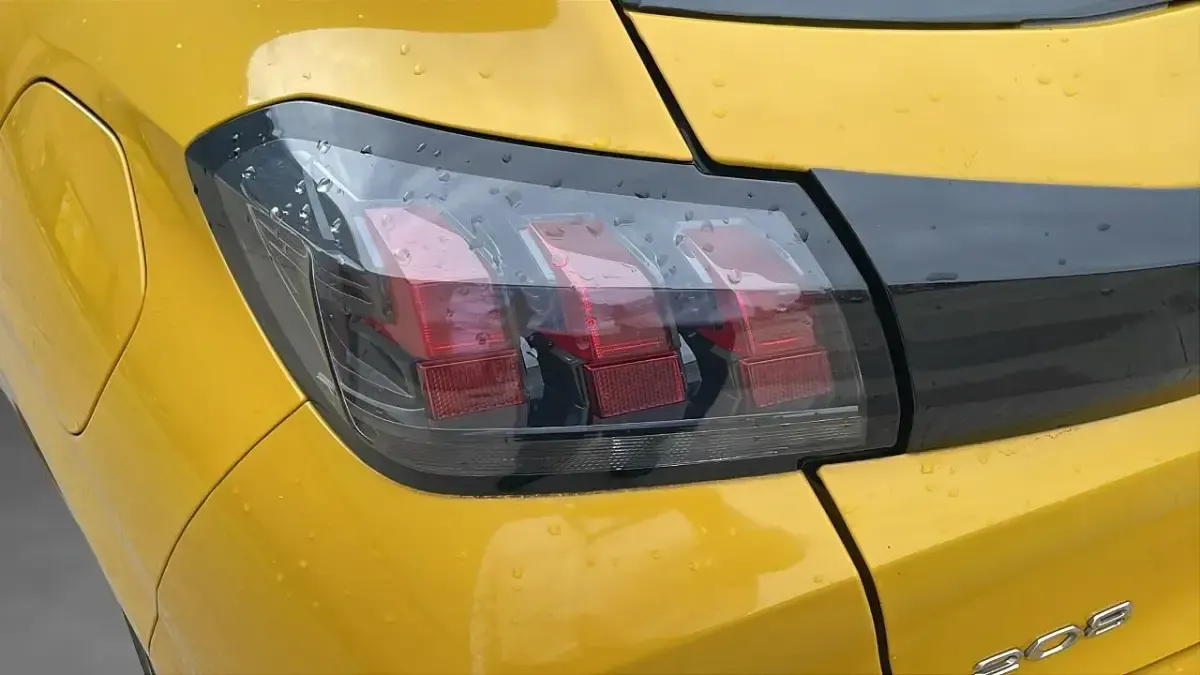 Used Peugeot 208 Active+ 99 HP (72 kW) 2023 Yellow Hatchback