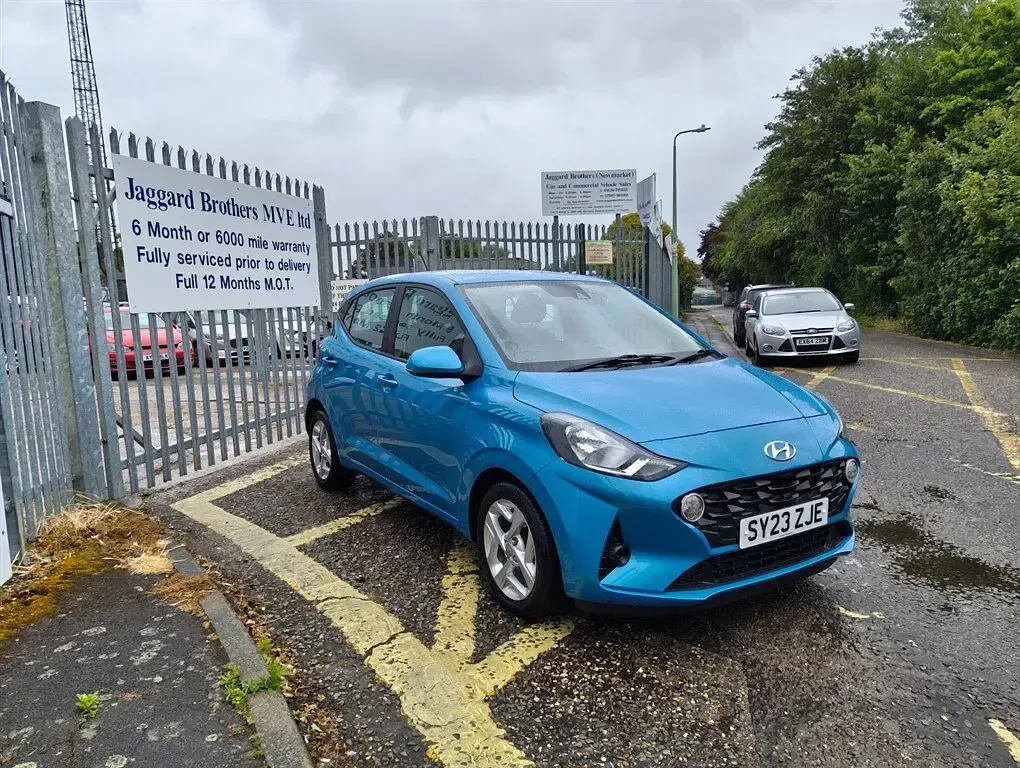 Used Hyundai i10 SE 67 HP (49 kW) 2023 Turquoise Hatchback