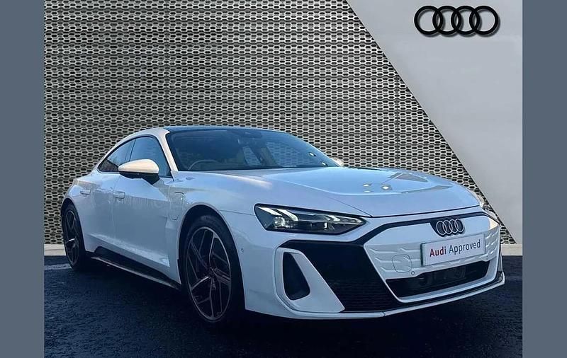 Used Audi e-tron GT quattro Comfort 369 kW (503 HP) 2025 White Sedan