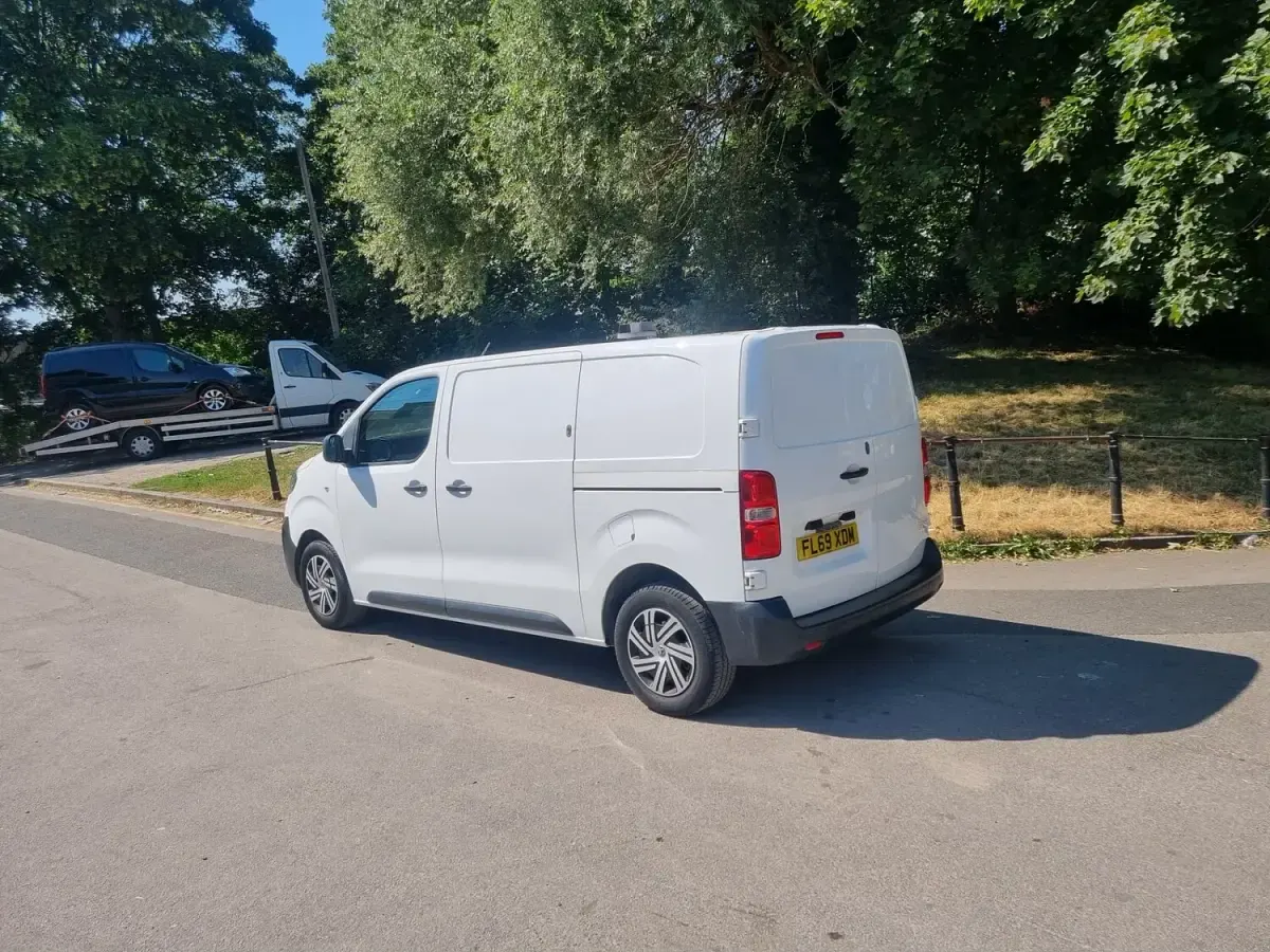 Used Vauxhall Vivaro Edition 100 HP (73 kW) 2019 White MPV