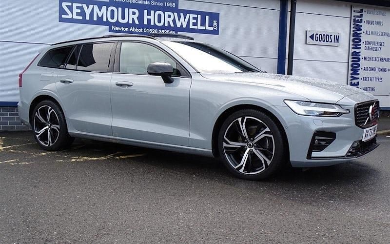 Używany Volvo V60 Ultimate 197 KM (144 kW) 2023 Kombi