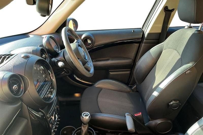 Used Mini Cooper D Countryman 112 HP (82 kW) 2015 Silver SUV