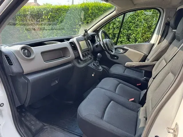 Usado Renault Trafic Business 2016 Blanco Monovolumen
