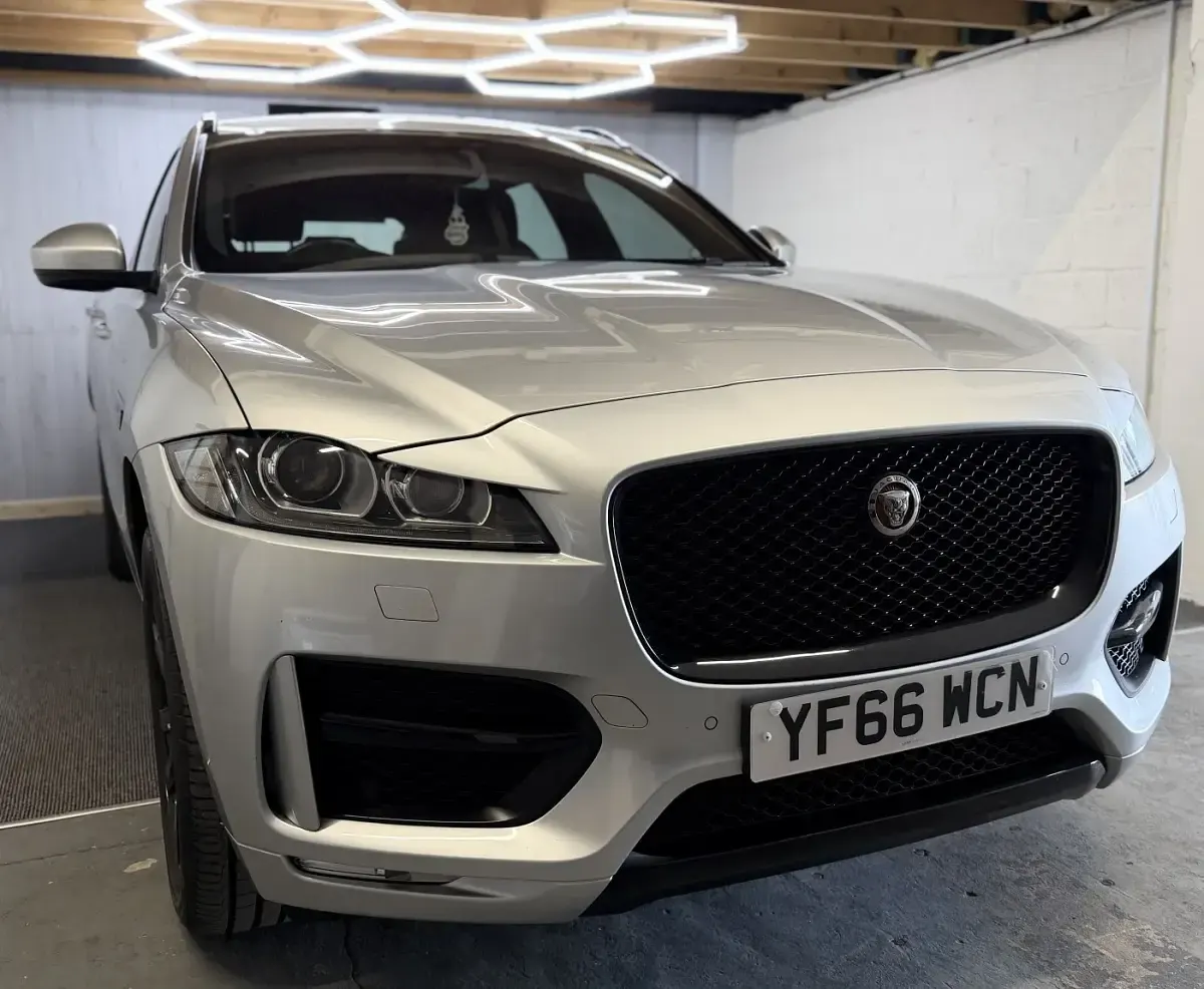 Second-hand Jaguar F-Pace R-Sport 180 CP (132 kW) 2016 Argintiu SUV
