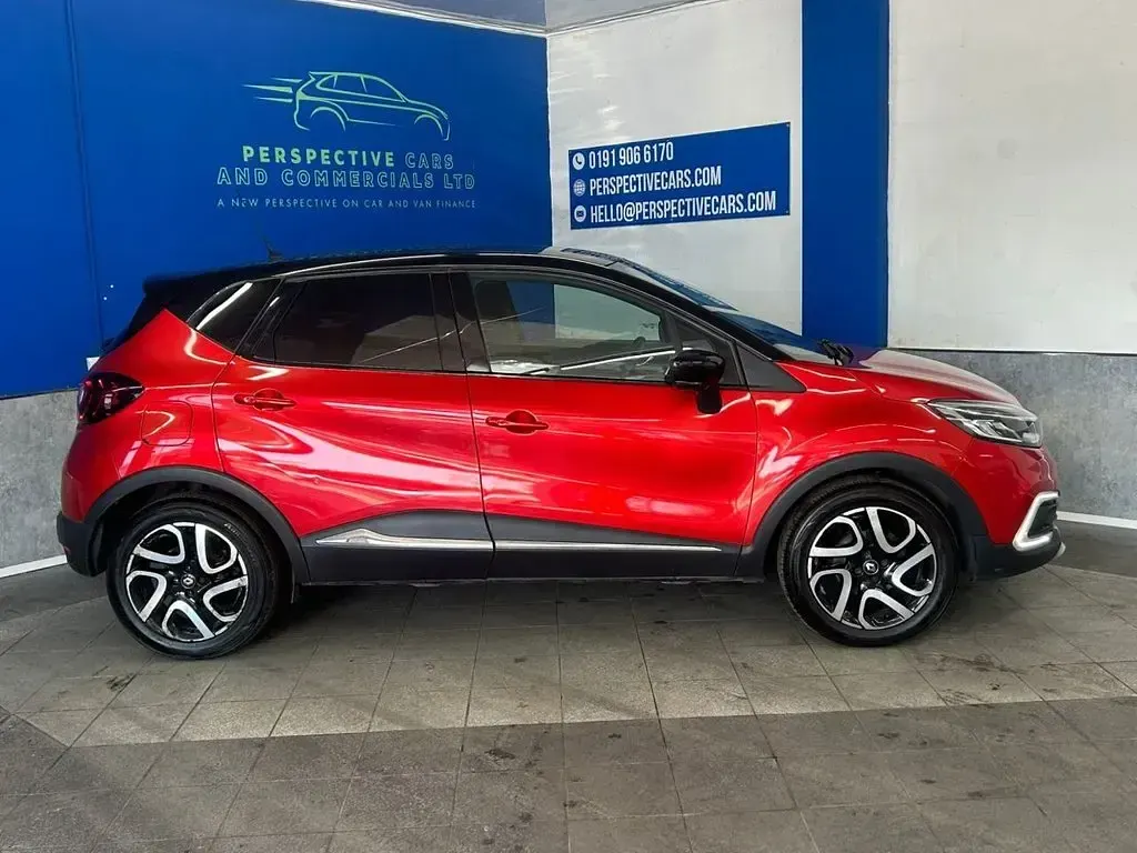 Used Renault Captur Dynamique 90 HP (66 kW) 2018 Red/black SUV