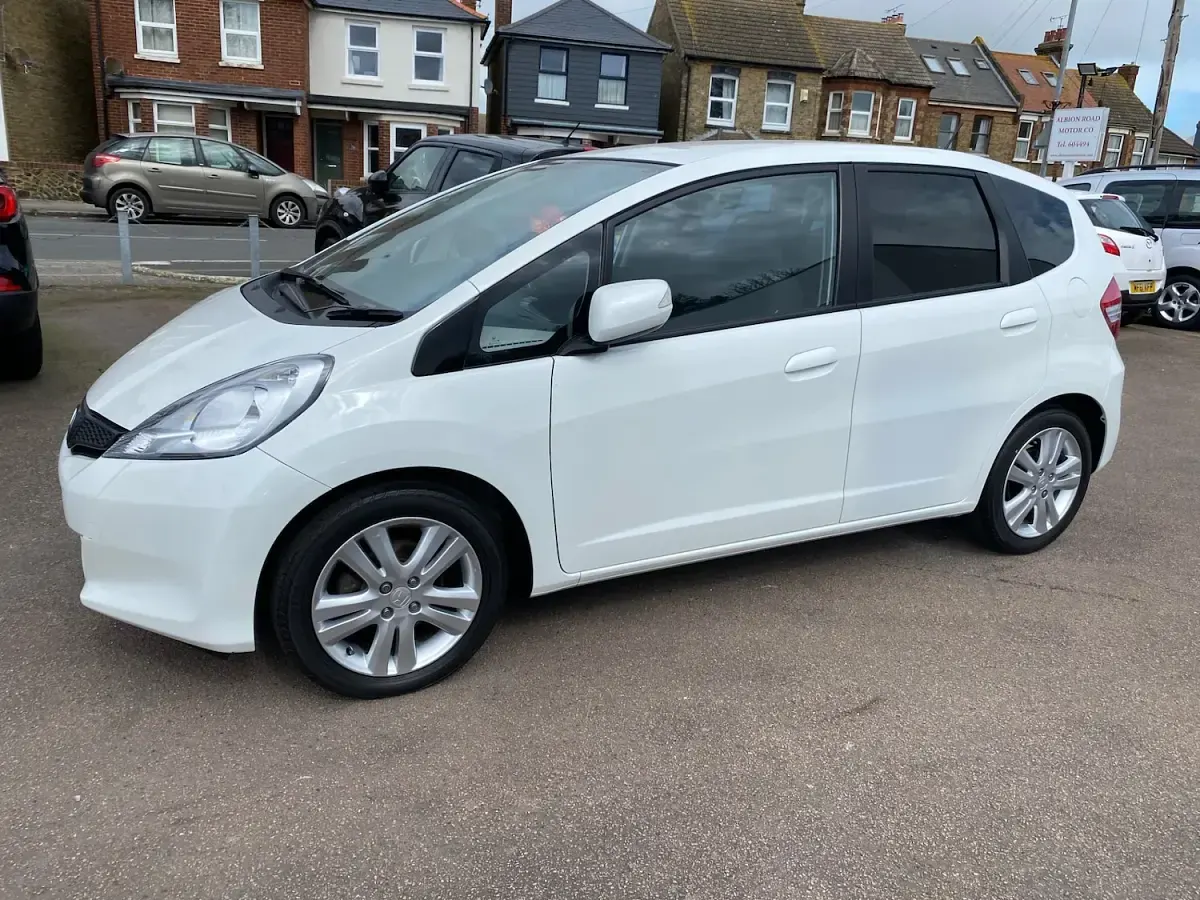 Used Honda Jazz ES 99 HP (72 kW) 2014 White Hatchback