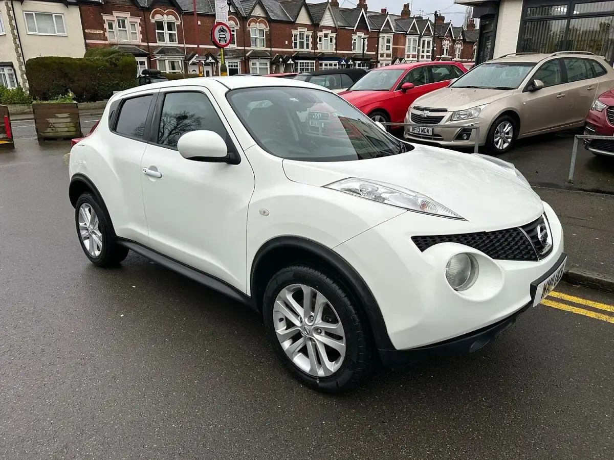 Used Nissan Juke Tekna 110 HP (80 kW) 2011 White SUV