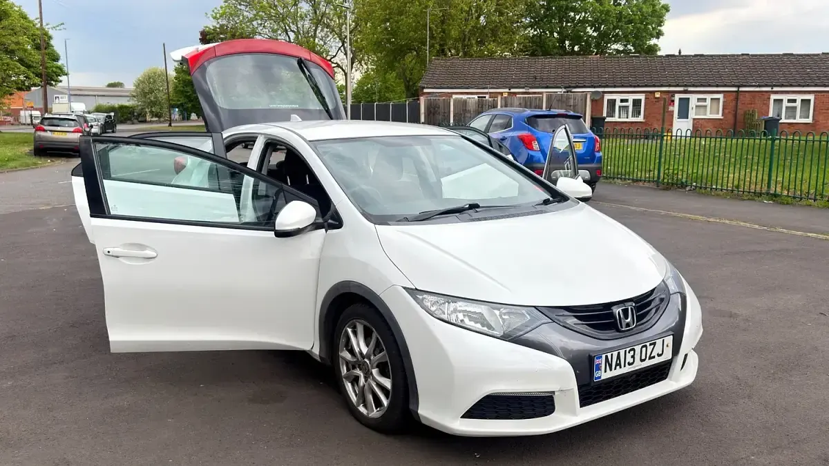 Used Honda Civic SE 2013 White Hatchback