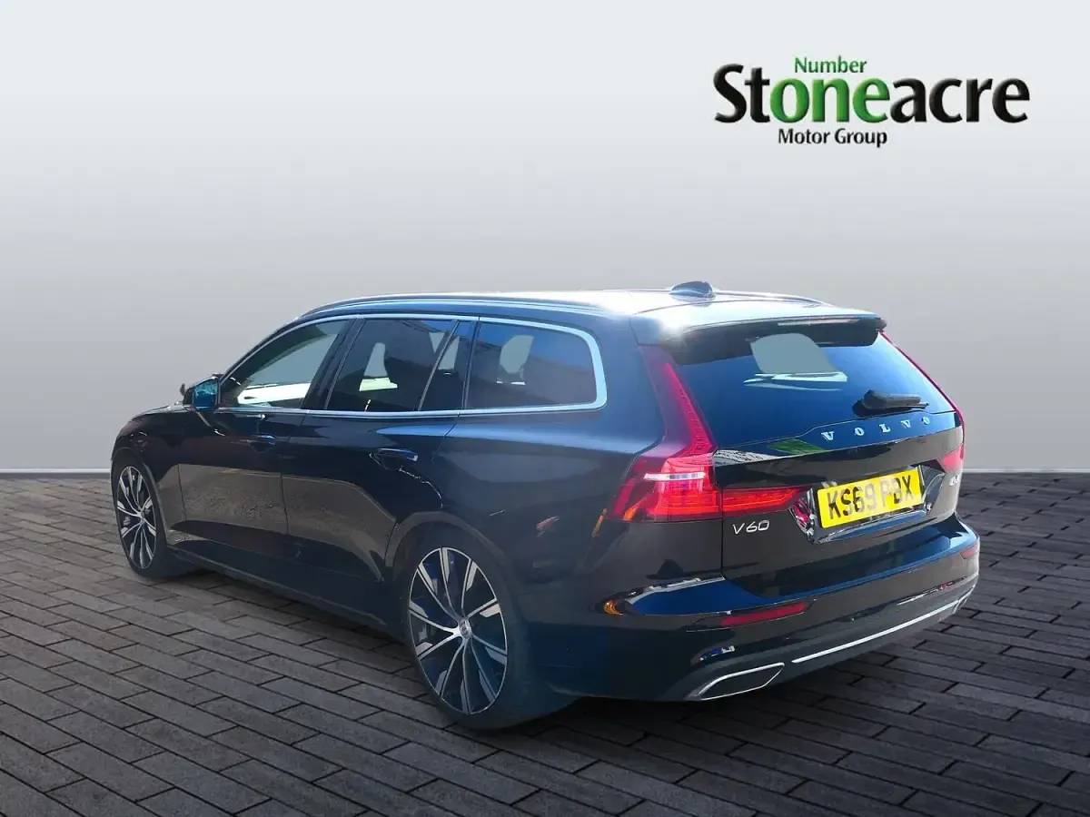 Used Volvo V60 Inscription 187 HP (137 kW) 2019 Black Estate