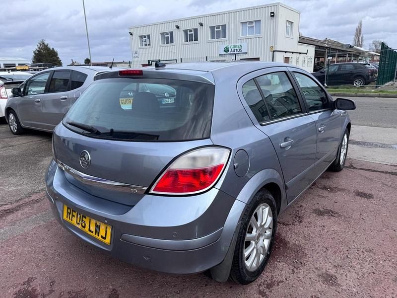 Used Vauxhall Astra Elite 123 HP (90 kW) 2006 Silver Hatchback