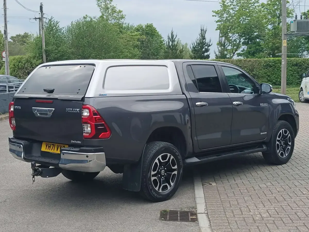 Used Toyota HiLux Luxury 204 HP (150 kW) 2021 Grey Pickup