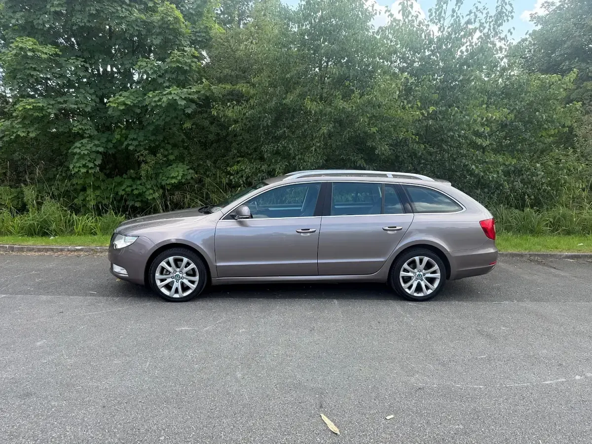 Used Skoda Superb SE 170 HP (125 kW) 2013 Mauve Estate