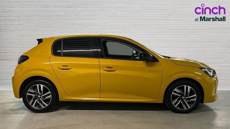 Used Peugeot 208 Allure Premium 100 HP (73 kW) 2022 Yellow Hatchback