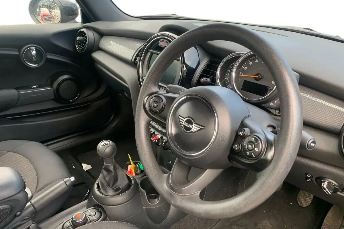 Usado Mini Cooper Cabriolet Comfort 136 CV (100 kW) 2020 Plateado Descapotable