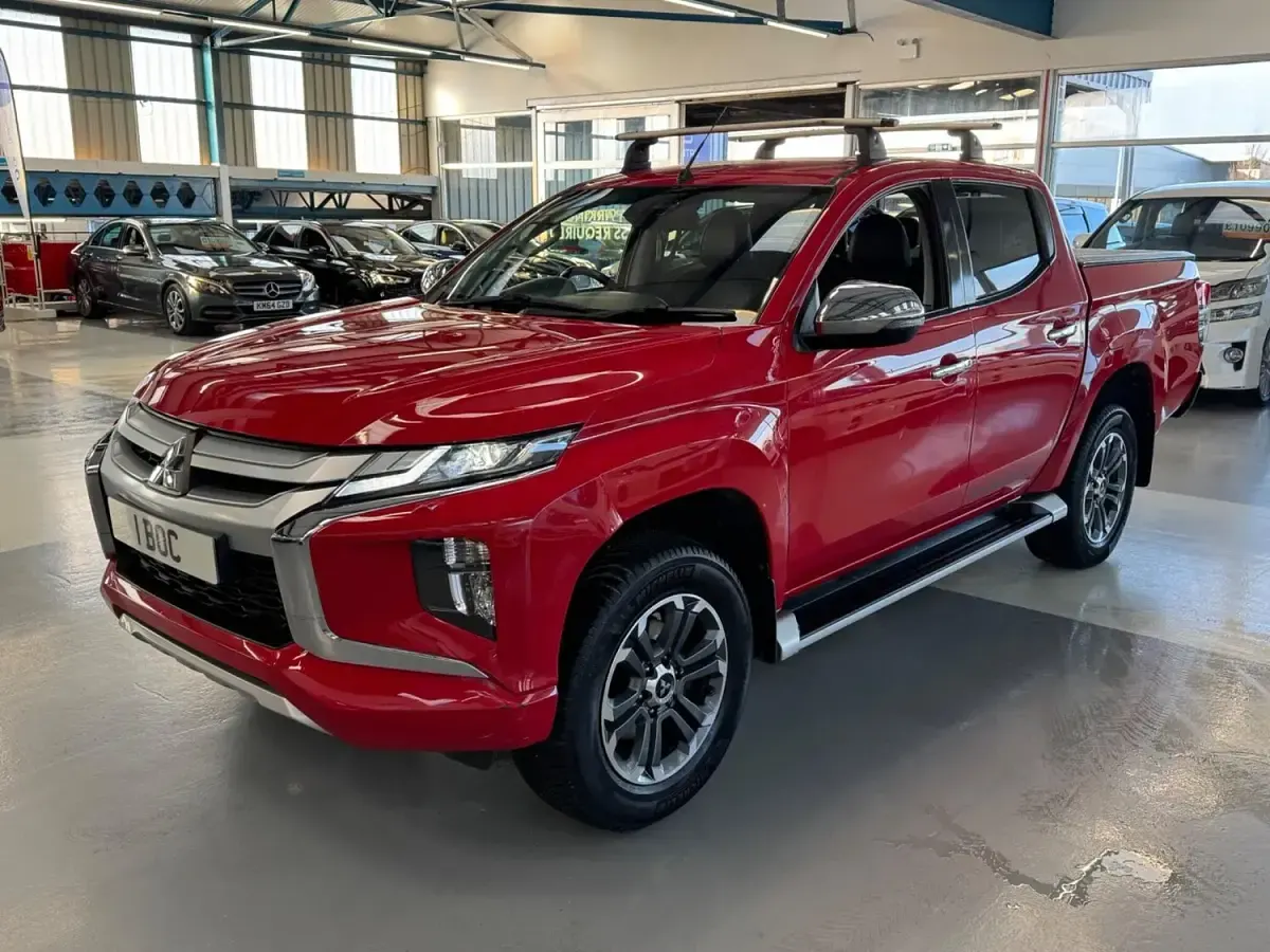 Used Mitsubishi L200 150 HP (110 kW) 2020 Red Pickup