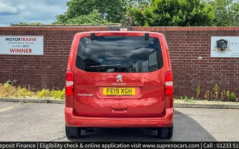 Used Peugeot Traveller Allure 180 HP (132 kW) 2019 Red MPV